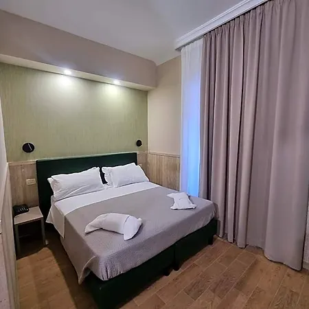 Pyramid 3* 로마