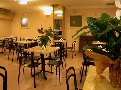 Pyramid Hotell 3*