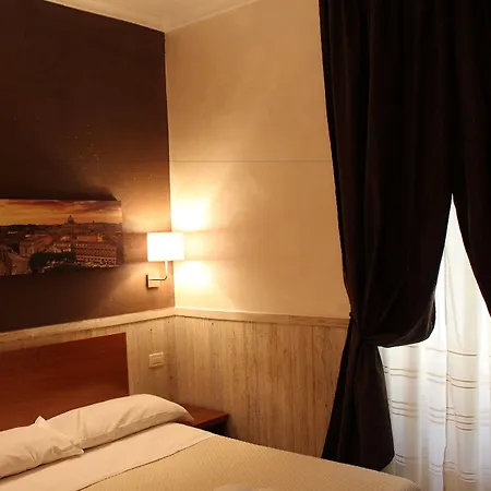 Pyramid Szálloda 3*