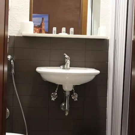 Pyramid Szálloda 3*