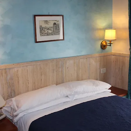 Pyramid Szálloda 3*