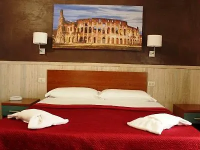 Pyramid Hotell 3*