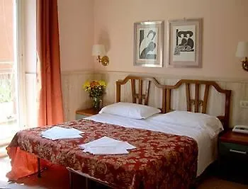 Pyramid Hotell