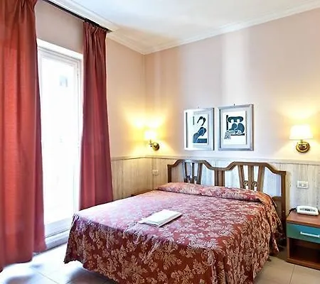 Pyramid Hotell 3*