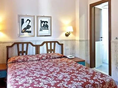 Pyramid Hotell